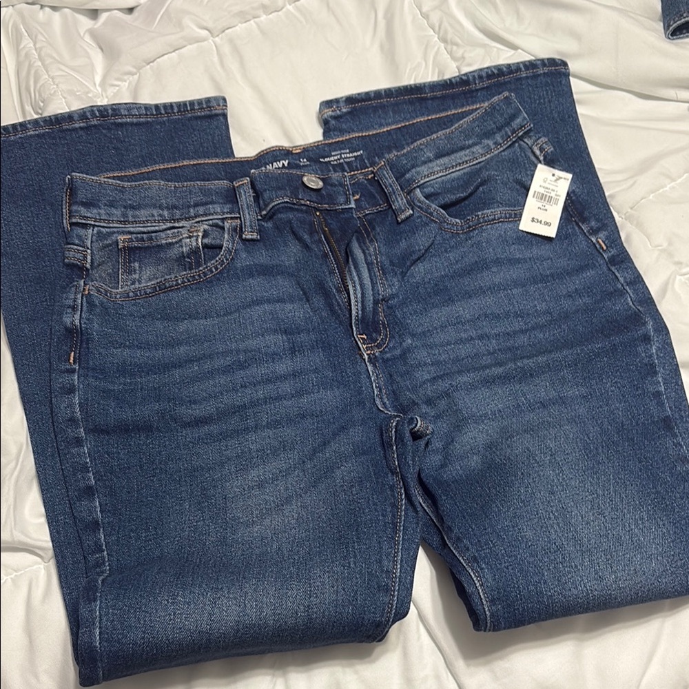 Size 14 Plus Old Navy never worn. High-Rise Slouchy Straight distressed denim